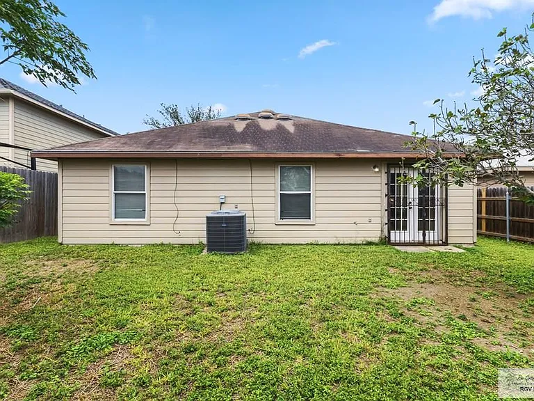 Llano Grande Ln — Photo 19