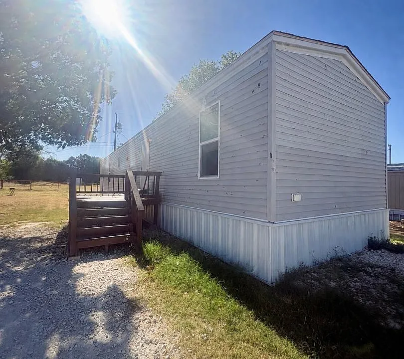 196 Private Road 1610