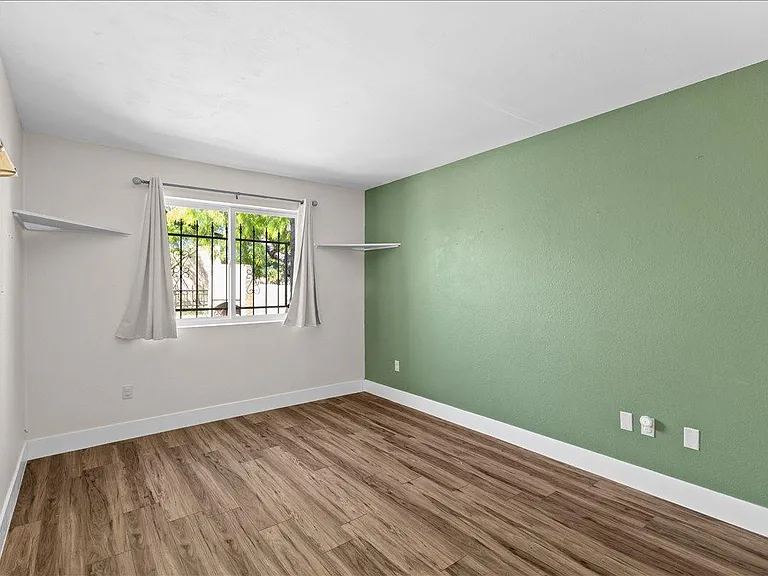 16646 N 29th Dr — Photo 12