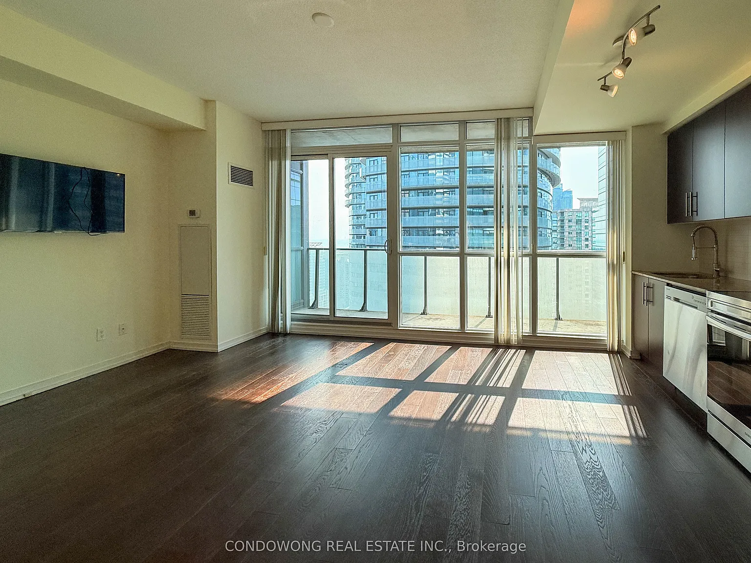 1 bed, $2,400 — Photo 4