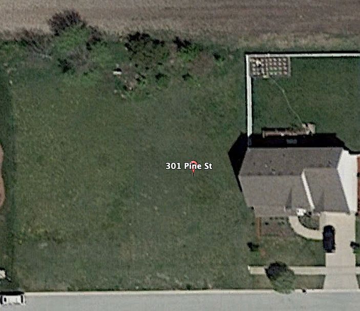2nd image of 301 Pine St