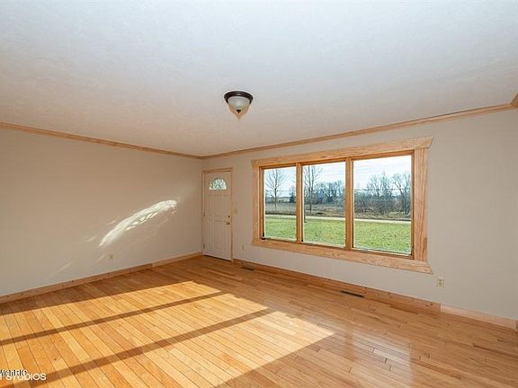 5th image of 725 122nd Ave