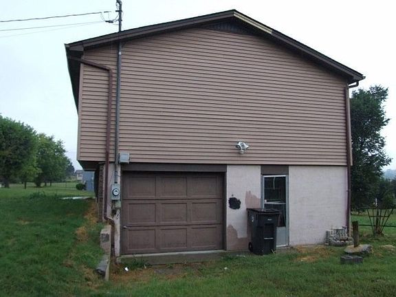 2nd image of 1742 Canary Ln