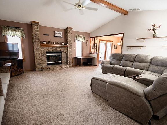 3rd image of 1513 Ridgewood Ln