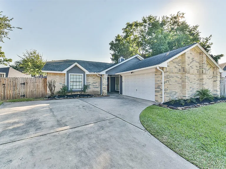 6023 Sean Ct — Photo 1
