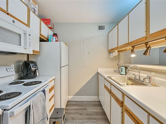 3rd image of 521 Parkway #201