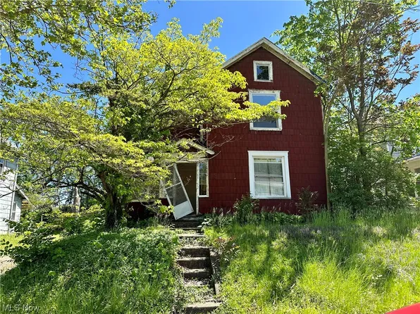 52 Poland Ave, Struthers, OH 44471