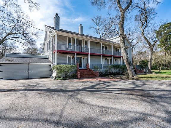 Ample parking with a circular driveway. 2 sets of stairs to the porch on the front. New spray foam insulation under house.