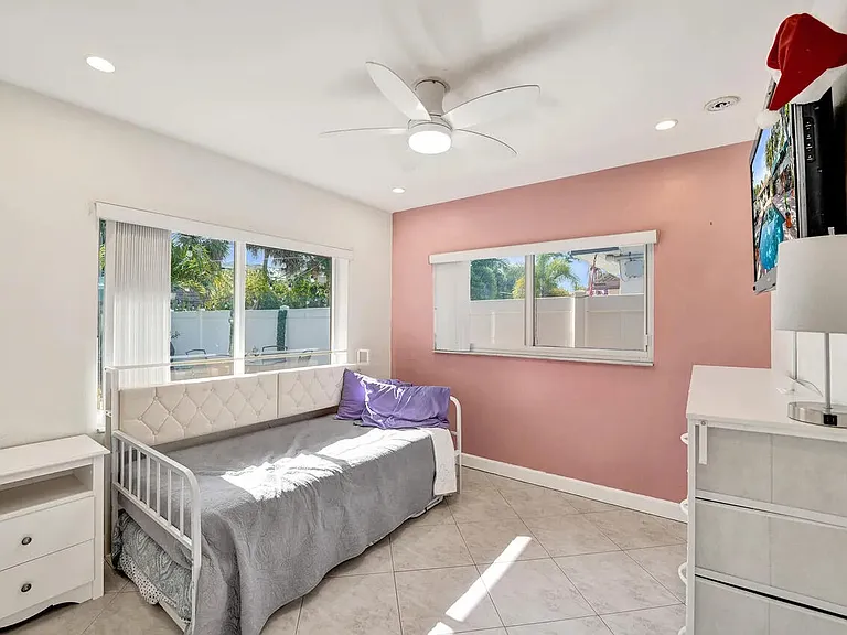 1036 NE 9th Ave — Photo 25