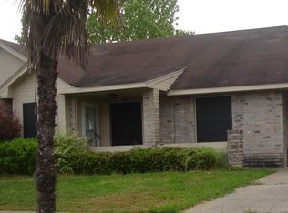 1015 Oxford Dr, Pearland, TX 77584