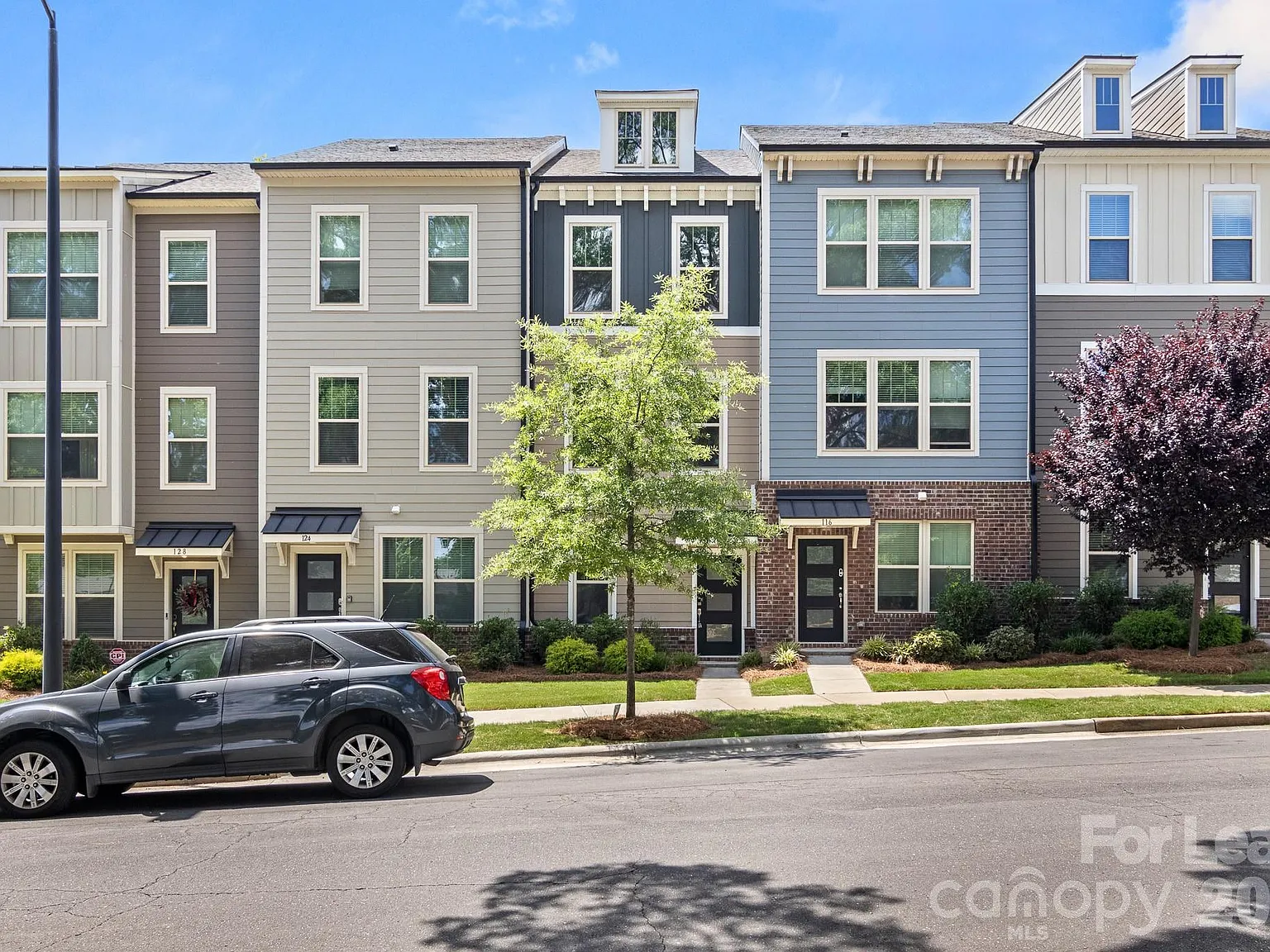 2 bed, 2.5 bath, 1414 sqft, $1,995 — Photo 2