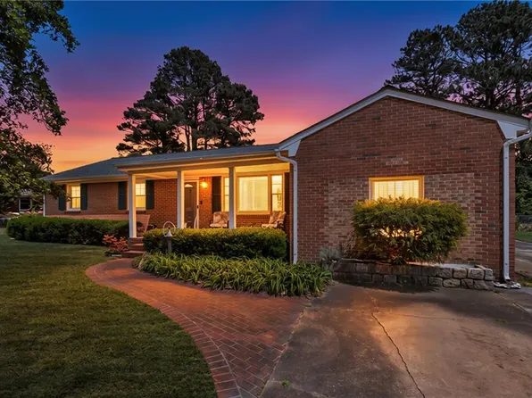 1253 Kingsway Dr, Chesapeake, VA 23320