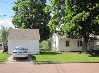 115 W 10th St, Yankton, SD 57078