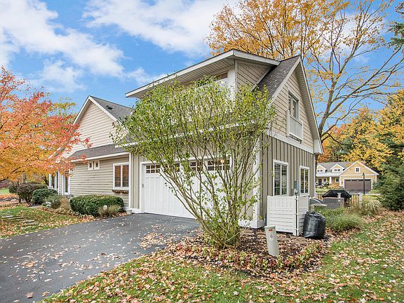 5th image of 333 Lakeshore Dr #14