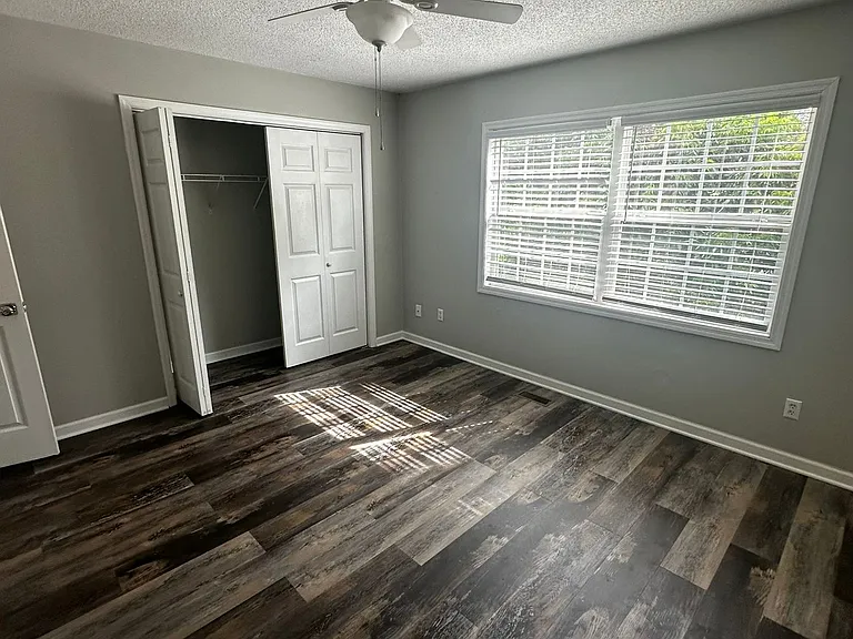 Center Town Condominiums — Photo 25