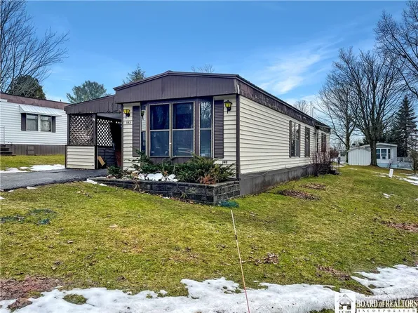 143 Greenhurst Village Dr, Jamestown, NY 14701