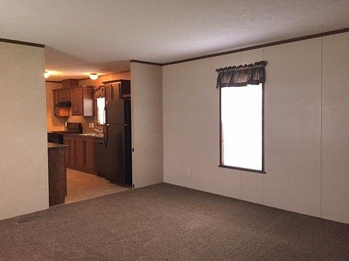 5th image of 247 Roosevelt Dr