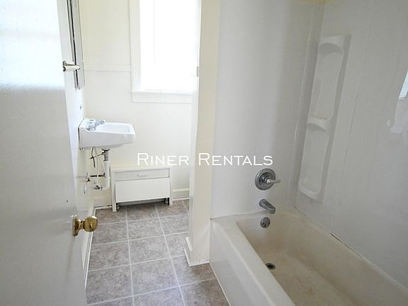 4th image of 145 W Grattan St