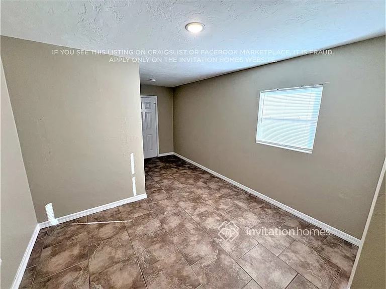 2401 24th Way — Photo 3