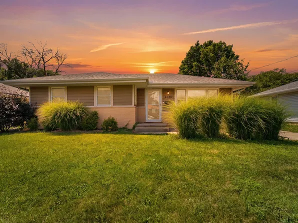 4032 Manor Ln, Des Moines, IA 50310