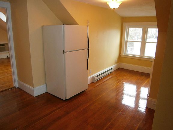 3rd image of 128 Whiting St #3