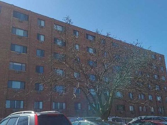 3rd image of 8439 W Catherine Ave APT 403