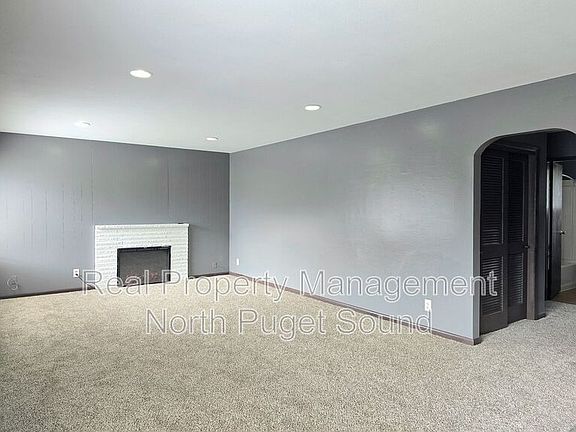 4th image of 4105 172nd St NE