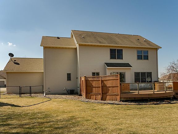 5th image of 2827 Oakview Dr NE
