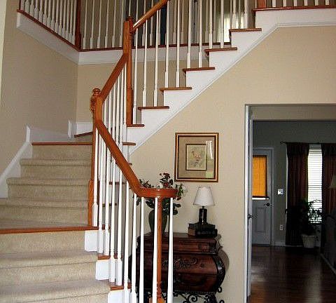 Grand 2 Story Foyer