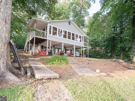 3rd image of 301 Thomas Dr