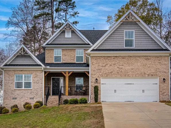 311 Meadowfield Run, Clemmons, NC 27012