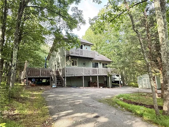 67 Arapahoe Rd, Albrightsville, PA 18210