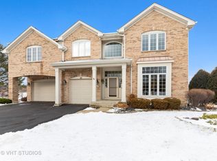 25 Amber Ct, Lindenhurst, IL 60046