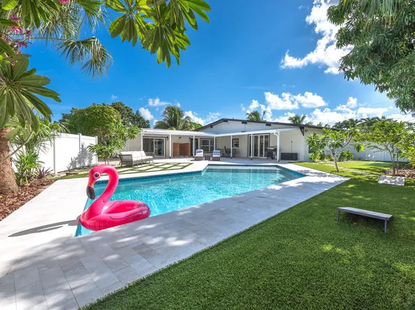 7957 S Lake Dr, Lake Clarke Shores, FL 33406