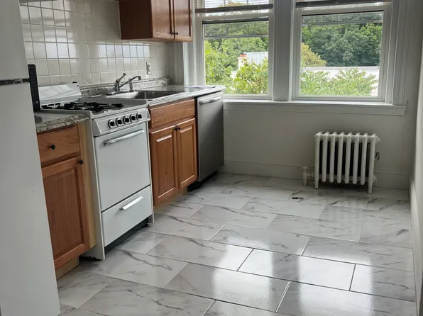 1691 Commonwealth Ave APT 33, Brighton, MA 02135