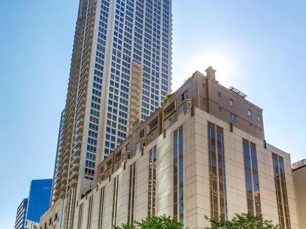 55 E Erie St APT 2006, Chicago, IL 60611