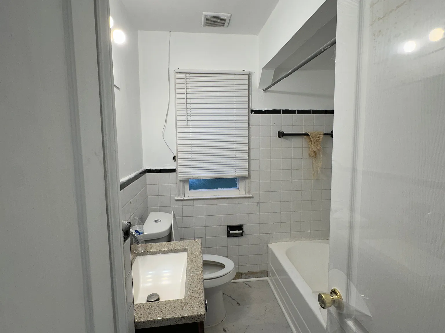 3 bed, 687 sqft, $1,500 — Photo 2