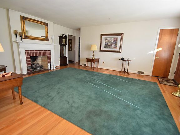 4th image of 157 Saint Margaret Dr