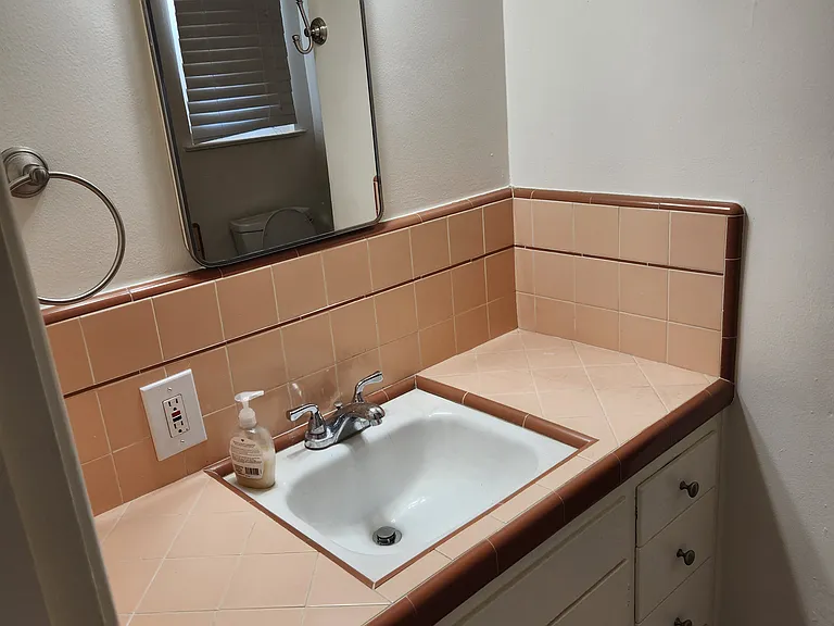 2420 E Pontiac Way — Photo 20