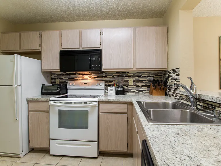 3705 SW 27th St #228 — Photo 5