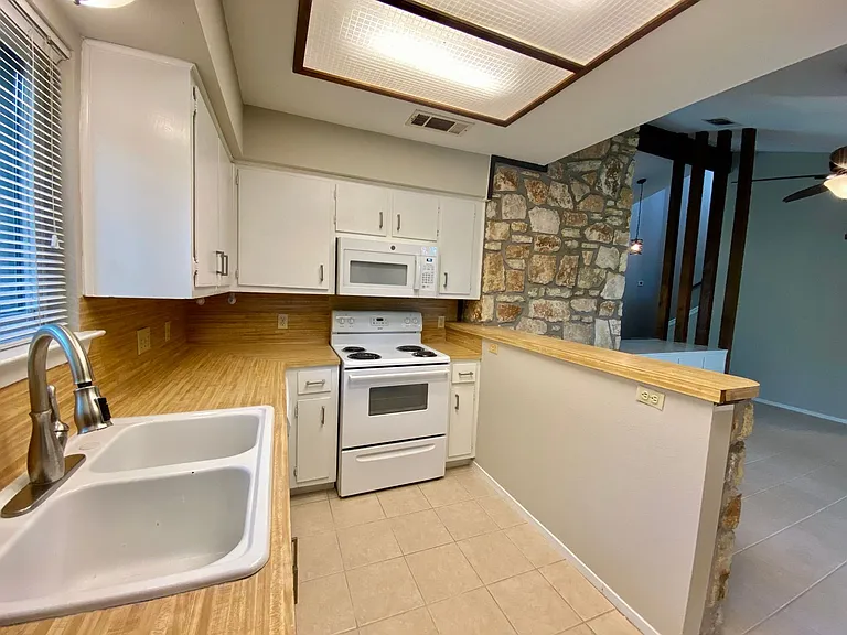 7219 Scenic Brook Dr — Photo 13