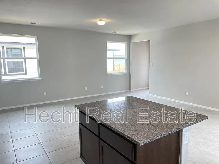 196 Fabion St — Photo 15