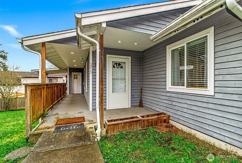 2nd image of 3215 19th Street