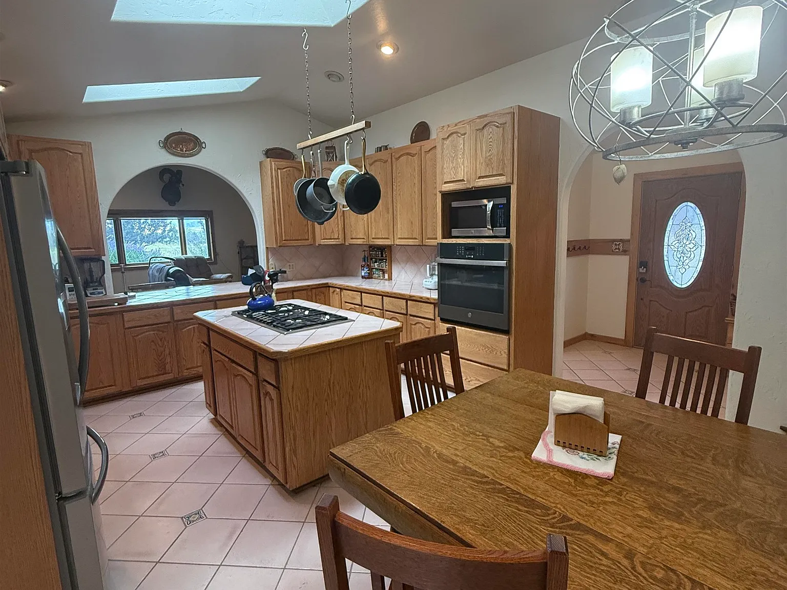 3 bed, 2.0 bath, 1894 sqft, $2,800 — Photo 4