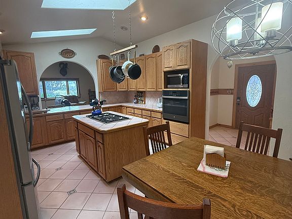 4th image of 24 Moonlite Dr