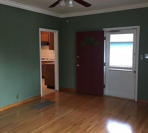 4th image of 1124 Hudson St