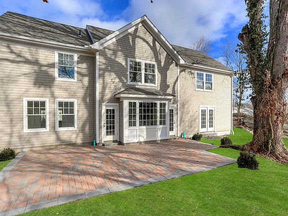 Private Yard w/Large Patio