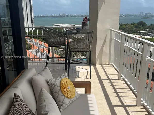 1000 Quayside Ter APT 1404, Miami, FL 33138