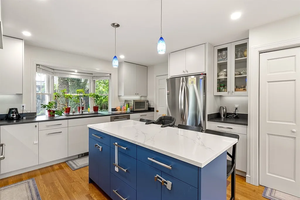 4 bed, 3.5 bath, 3000 sqft, $7,000 — Photo 4