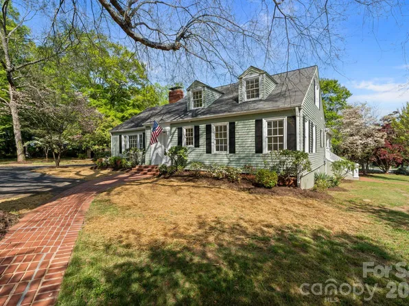 3114 N Center St, Hickory, NC 28601